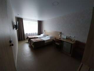 Гостиница Турист Ярославль Двухместный номер с двумя односпальными кроватями с общим душем и туалетом-2