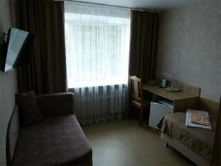 Гостиница Турист Ярославль Одноместный номер с общим душем и туалетом-1