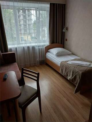 Гостиница Турист Ярославль Одноместный номер с общим душем и туалетом-2